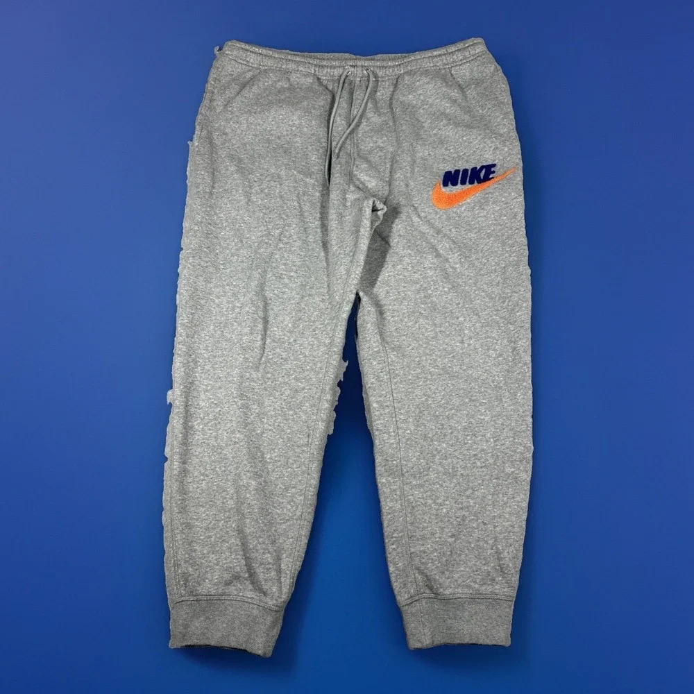 Nike Club Fleece Jogger Sweatpants Men's XL Gray Varsity Puff Print Logo